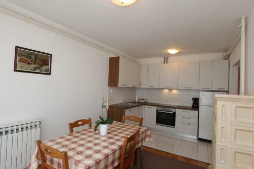 Silo Apartment 6