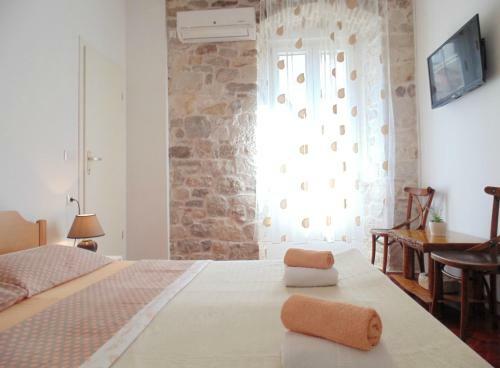 Hostal Rooms And Apartments Djanovic