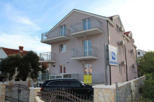 Apartments Villa Pirosi