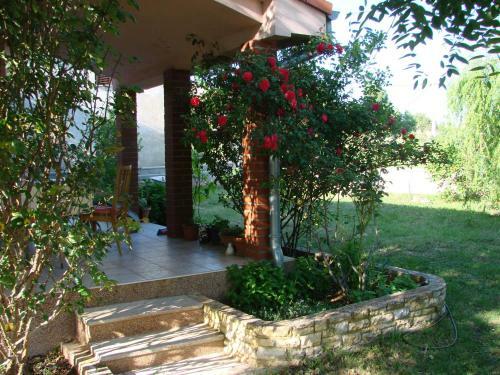 Villa Rose Garden Apartment