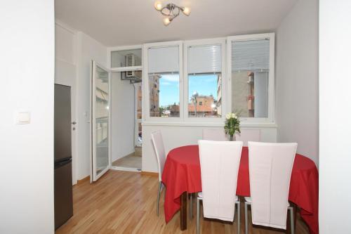 Bay Bridge Center Apartment 1