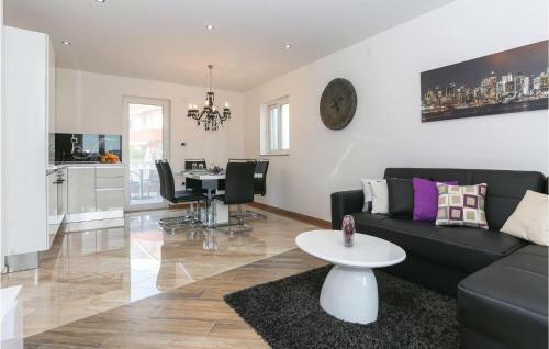 Apartment Solin With Sea View I