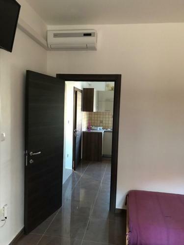 Hostal Denis Rooms And Apartments