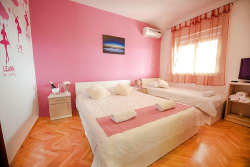 Hostal Mareta Guesthouse
