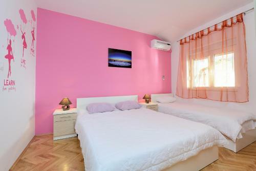 Hostal Mareta Guesthouse