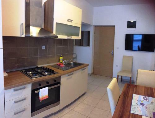 Petros Apartments Pag