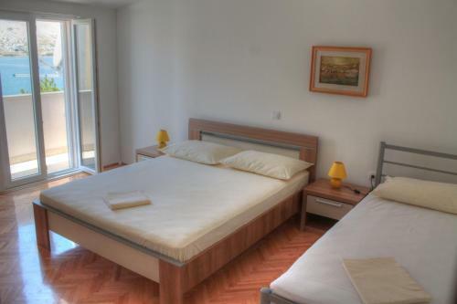 Petros Apartments Pag