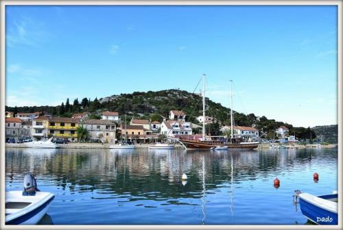 Apartments Tisno Hostin