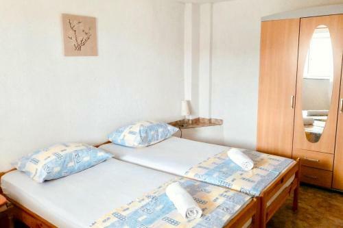 Apartments With A Parking Space Sutivan (brac) - 2846