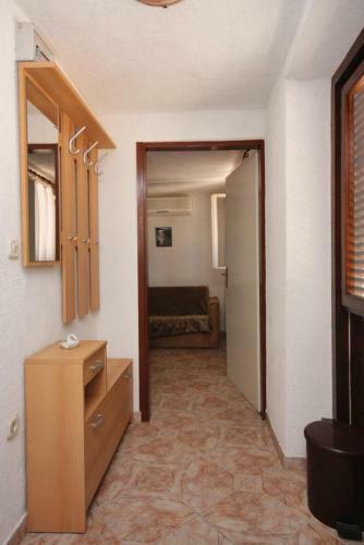Apartments With A Parking Space Sutivan (brac) - 2846