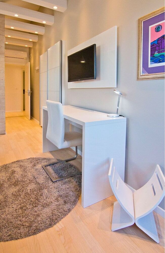 Hostal Laura Lux Suites