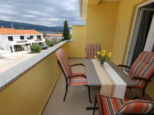 Apartment In Silo/insel Krk 13439