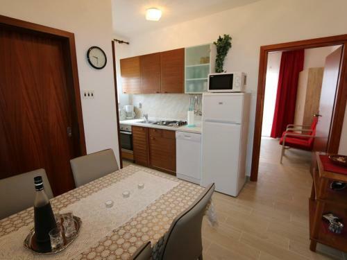 Apartment In Silo/insel Krk 13439
