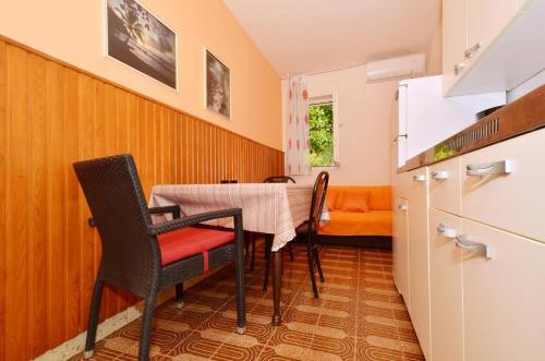 Apartment Arbanija 8651b
