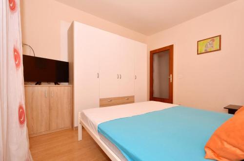Apartment Arbanija 8651b