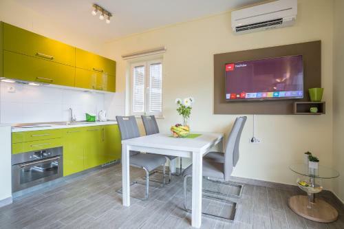 Hostal Apartments Pera