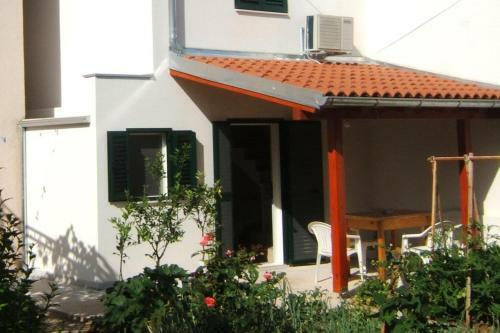 Apartments With A Parking Space Murter - 5089