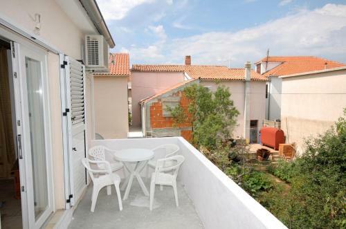 Apartments With A Parking Space Murter - 5089