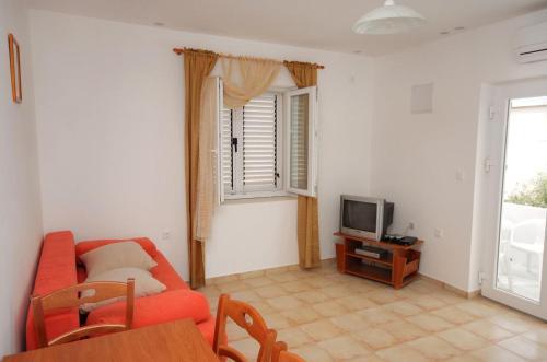 Apartments With A Parking Space Murter - 5089