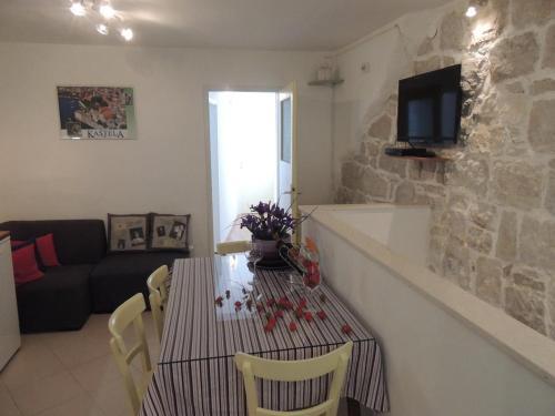 Apartment Kastel Stafilic 8678b