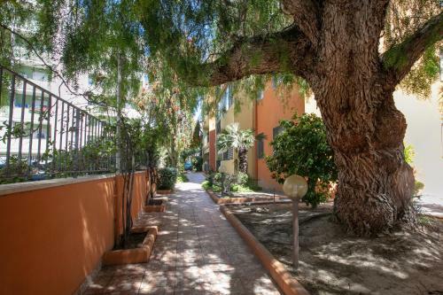 Bed & Breakfast Giardini E Mare