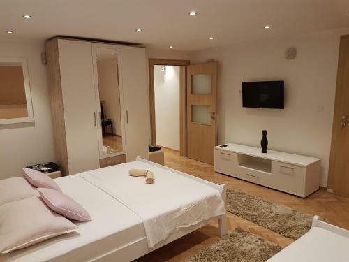 Hostal Apartments Nena