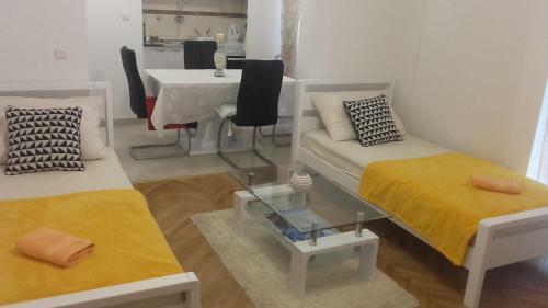 Hostal Apartments Nena