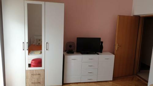 Hostal Apartments Nena