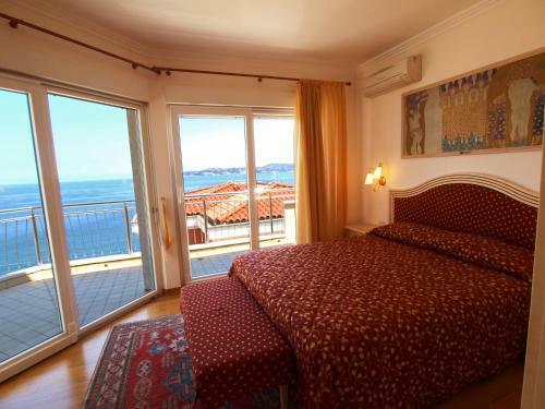 Villa Aurora
