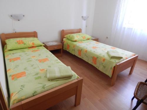 Apartments By The Sea Vis - 2459