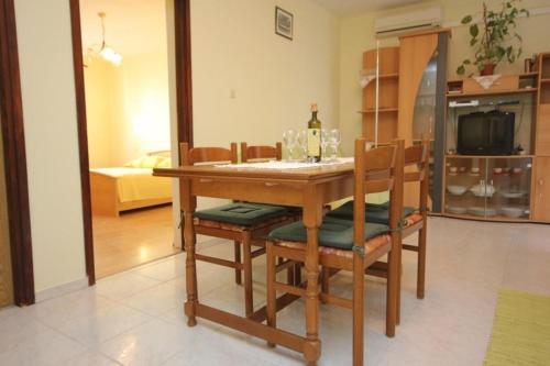 Apartments By The Sea Vis - 2459