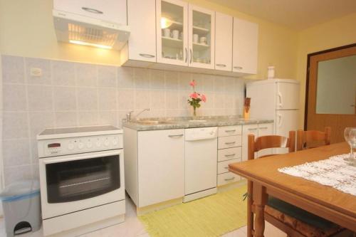 Apartments By The Sea Vis - 2459