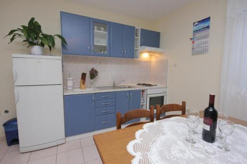 Apartments By The Sea Vis - 2459