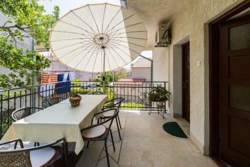 Dora Apartment