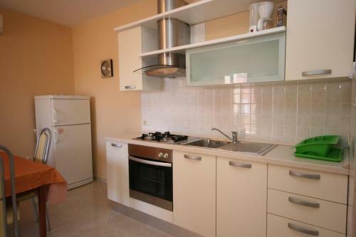 Apartment Novalja 3294b
