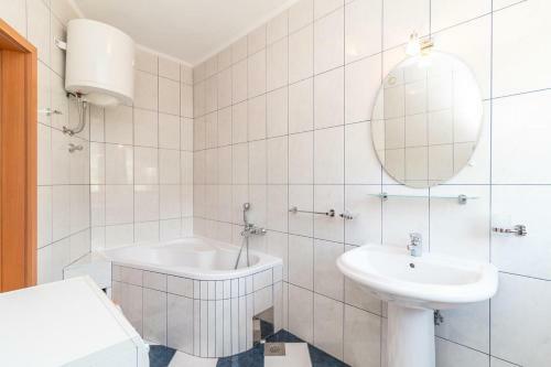 Apartment Kastel Kambelovac 11678a