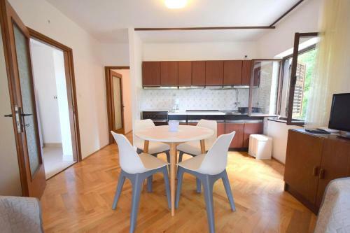 Apartments Jadanec