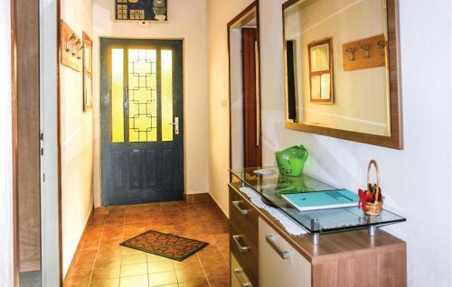 Apartment Kastel Kambelovac With Bath