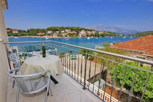 Apartment Lumbarda 9303a