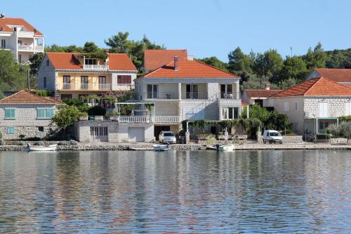 Apartment Lumbarda 9303a