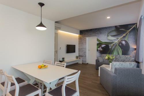 Ringo Apartments