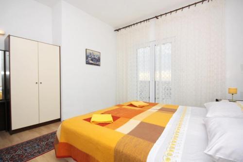 Apartments With A Parking Space Hvar - 5719