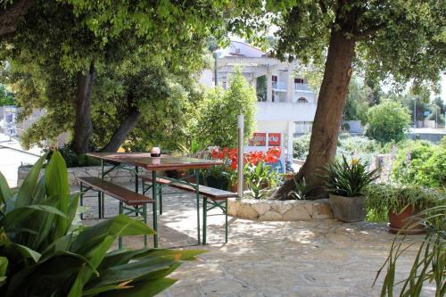Apartments With A Parking Space Hvar - 5719