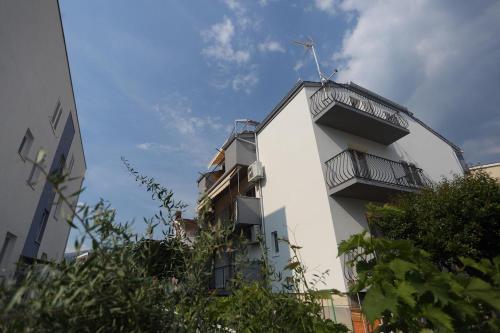 Apartments With A Parking Space Podstrana (split) - 11363