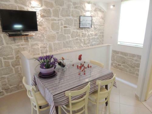Apartment Kastel Stafilic 8678b
