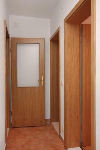 Apartments With A Parking Space Sutivan (brac) - 5654