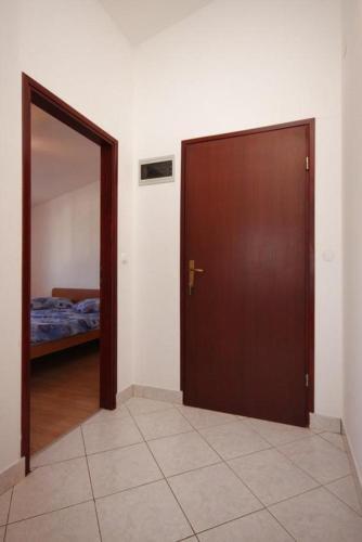 Apartments With A Parking Space Umag - 7073