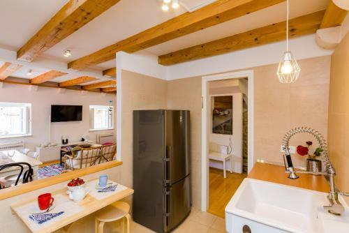 Apartment Domino 18