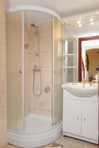 Apartment Postira 5672a