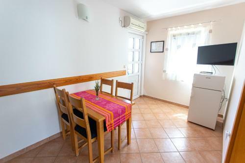 Apartments Ljubo